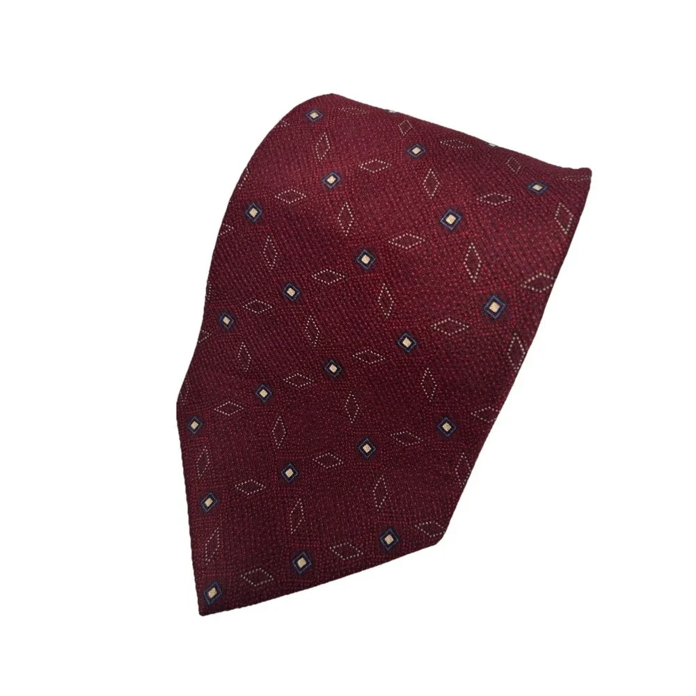 Nautica Burgandy Geometric Pattern 100%‎ Silk Neck Tie  59.25' x 3.75